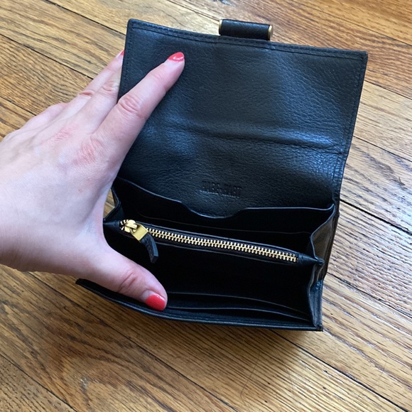 Hare + Hart black wallet with magnetic closure and gold hardware - Picture 3 of 5